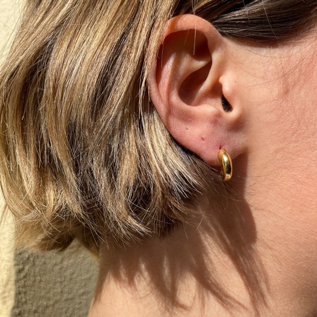 Agnes Tiny Hoop Earrings