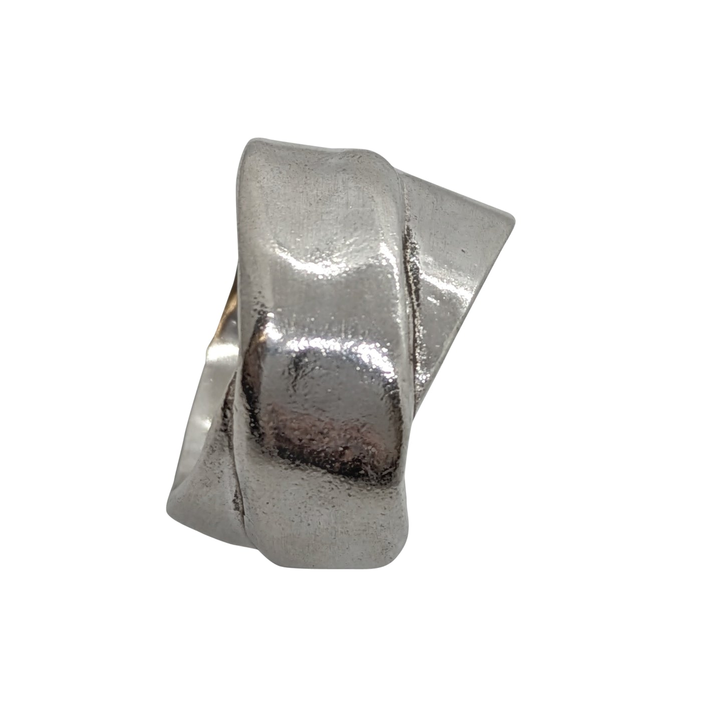 Elegant Crossover Ring