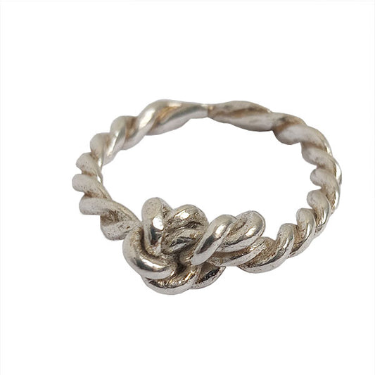 Layla Small Knot with a twist ring
